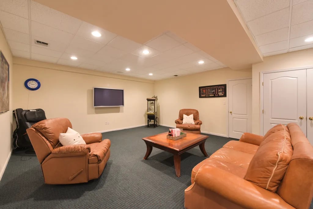 39 Hunting Hollow Ct