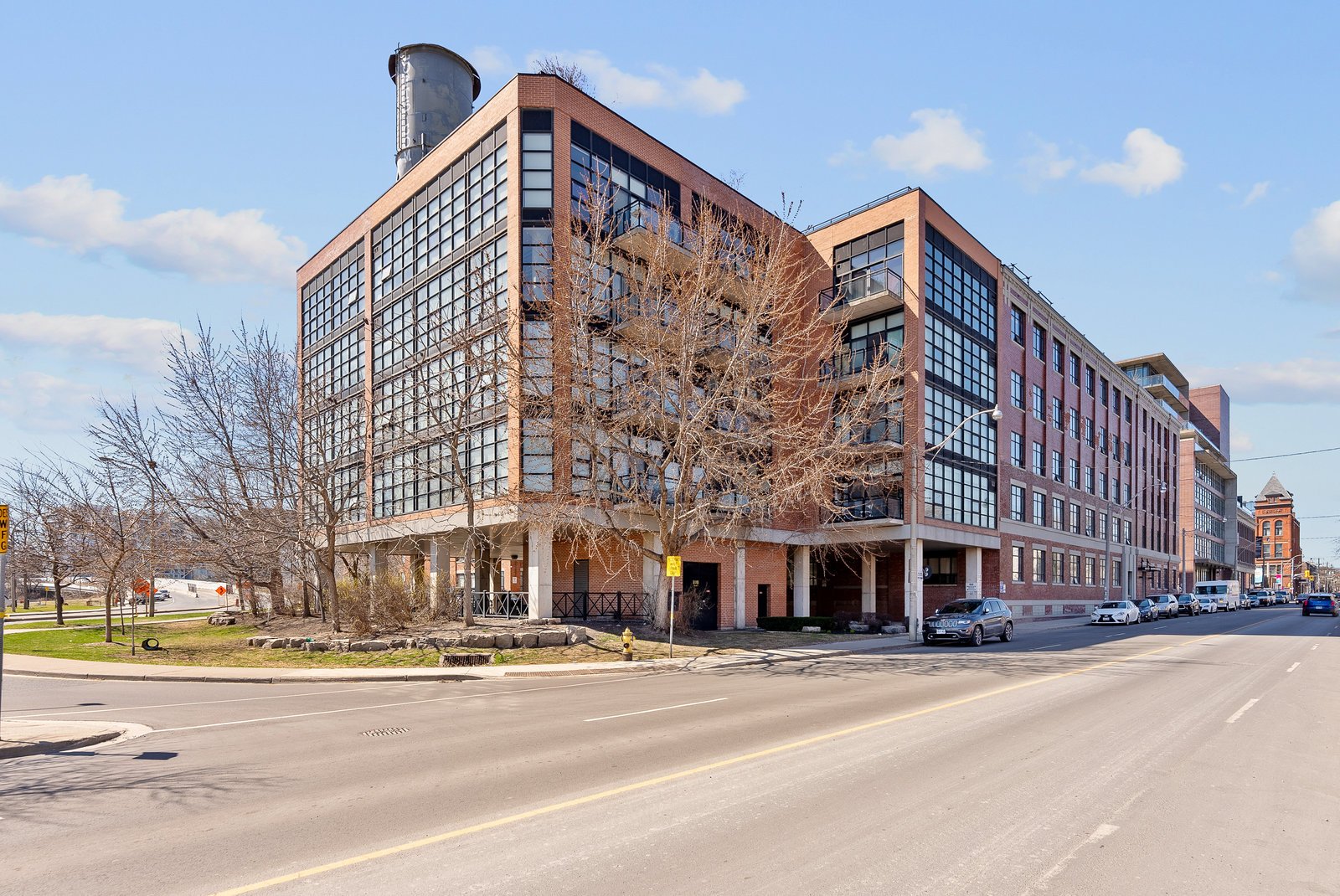 68 Broadview Ave S Unit: 203