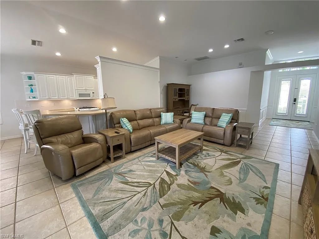 9947 Isola Way