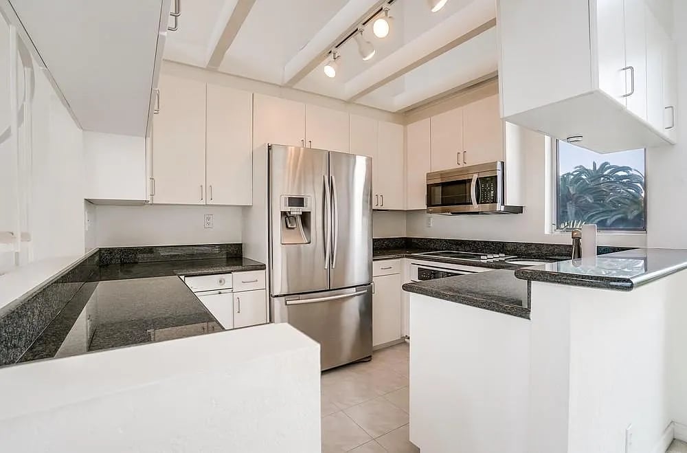 535 Esplanade Apt 602