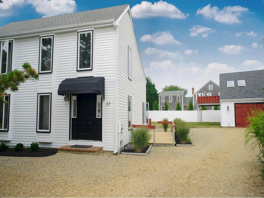 27 Schoolhouse Rd
