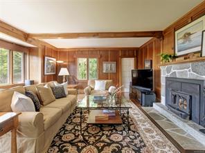 3900 Cadboro Bay Rd