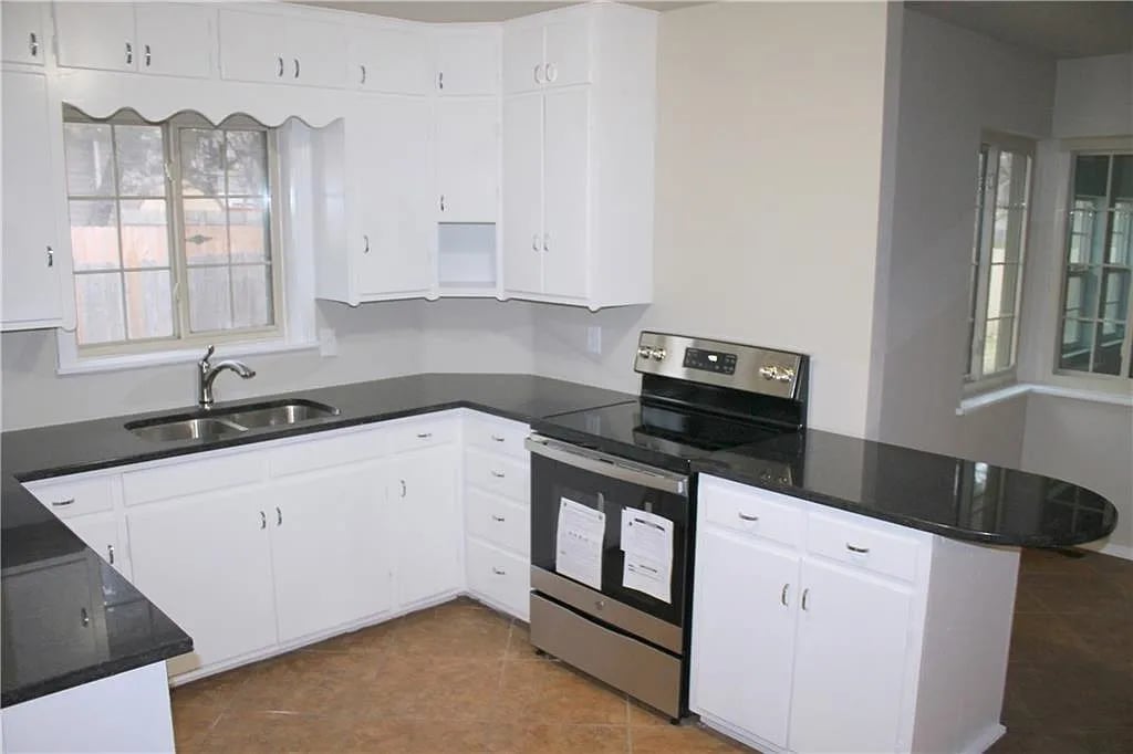 716 W Main St