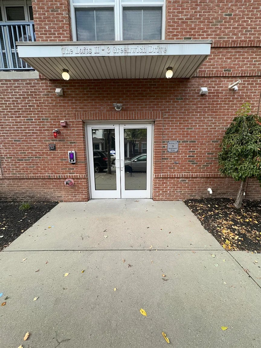 3 Greenwich Dr #89