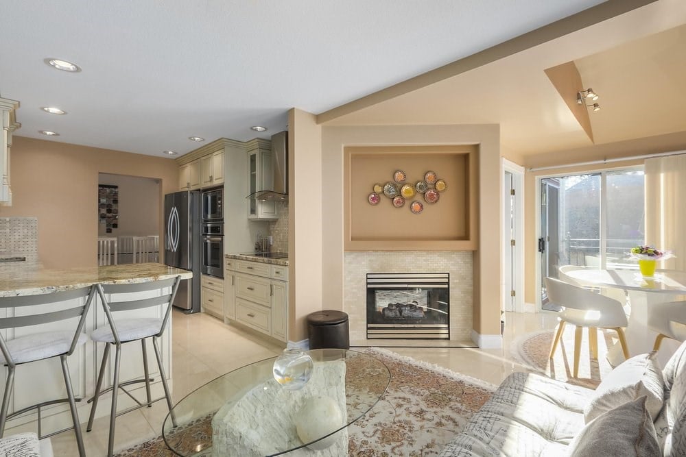 1120 Strathaven Dr