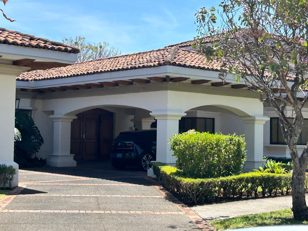 Single Level Gated Residence, Santa Ana, San Jose