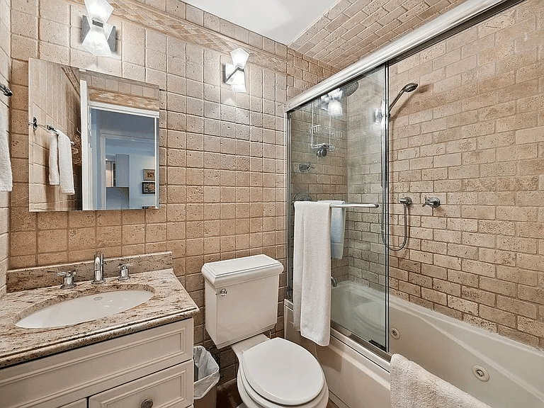 50 Lexington Ave APT 8D