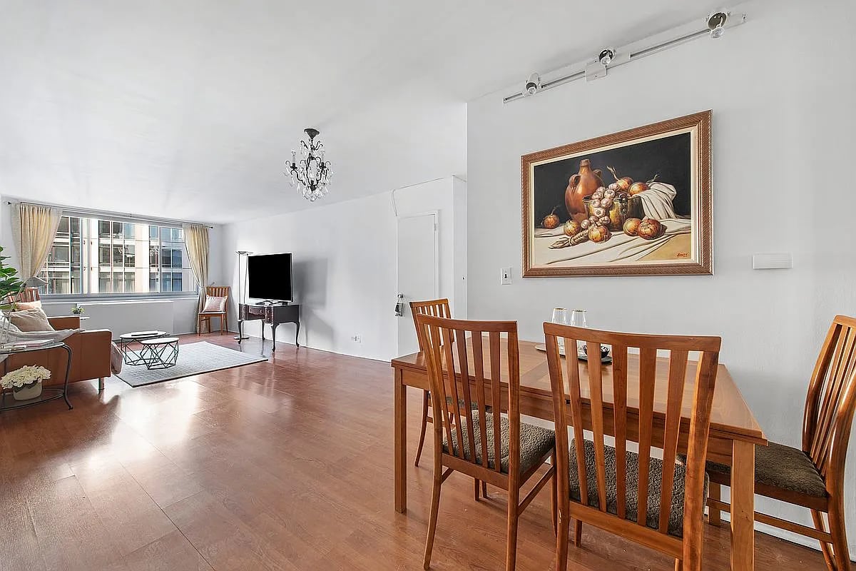 2025 Broadway #14A