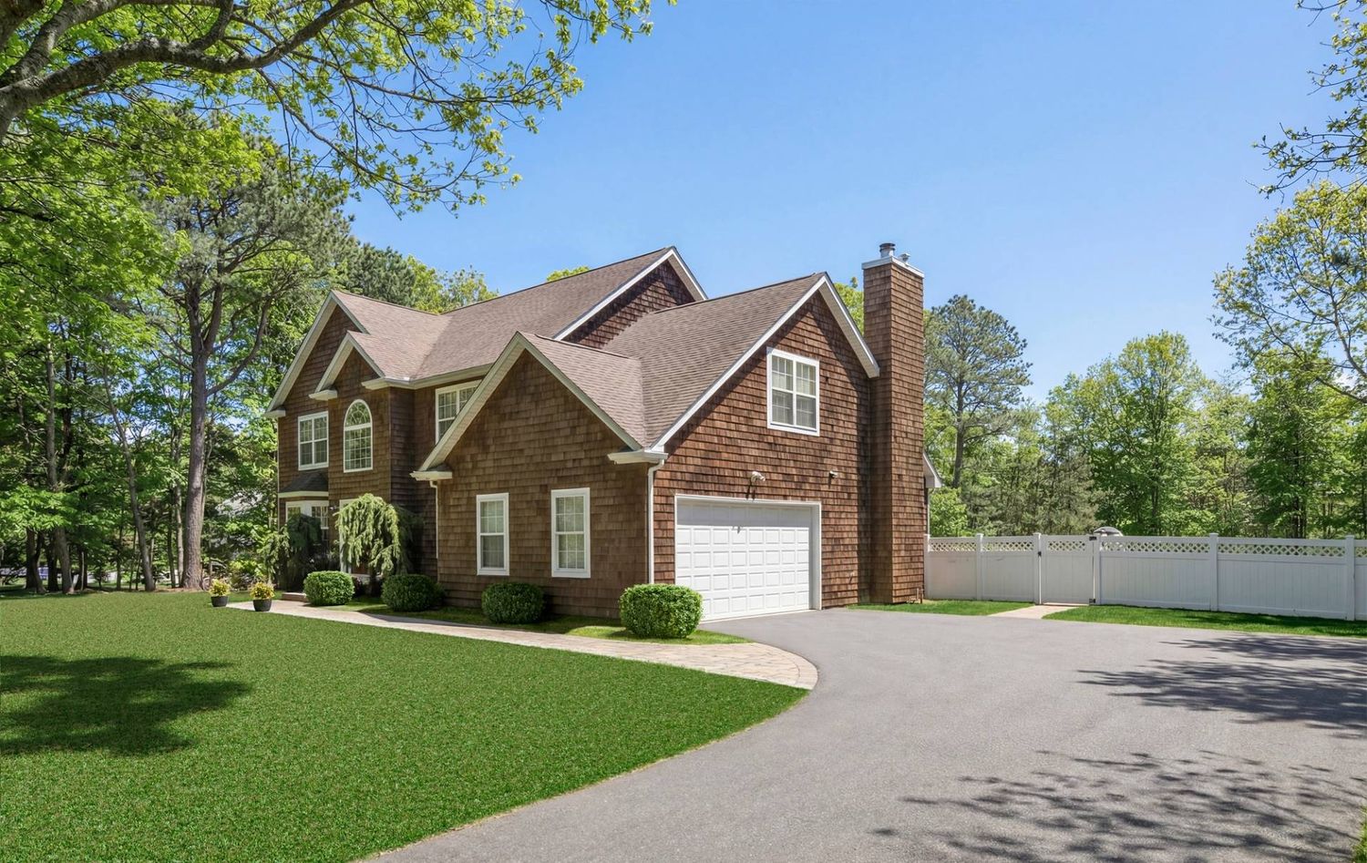 Quogue Elegance in Coveted Southampton Pines