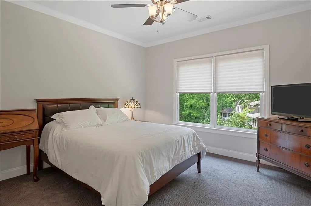 1555 Northcliff Trce