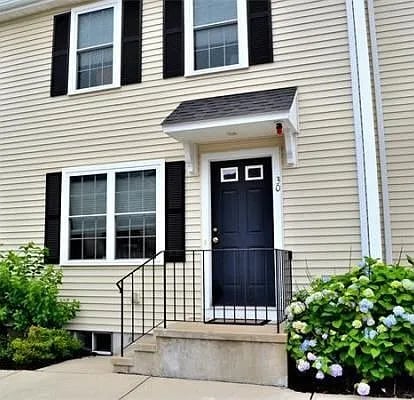 30 Boxberry Ln