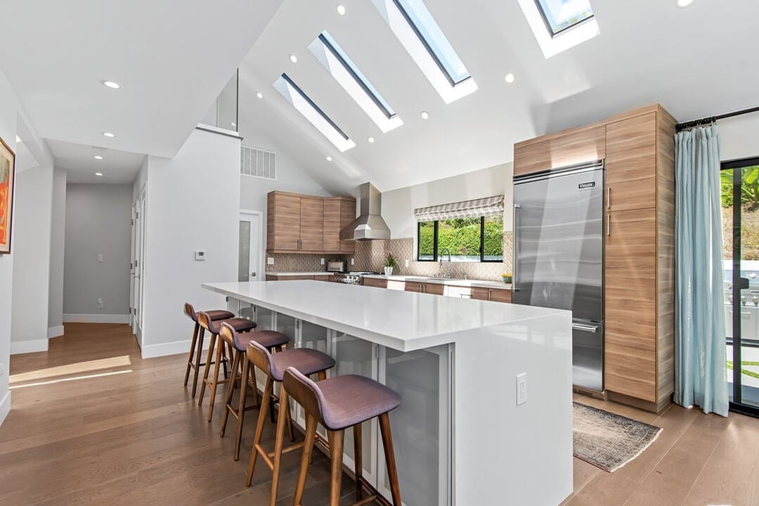 Atlas Manor, Mount Olympus Dr, 90046