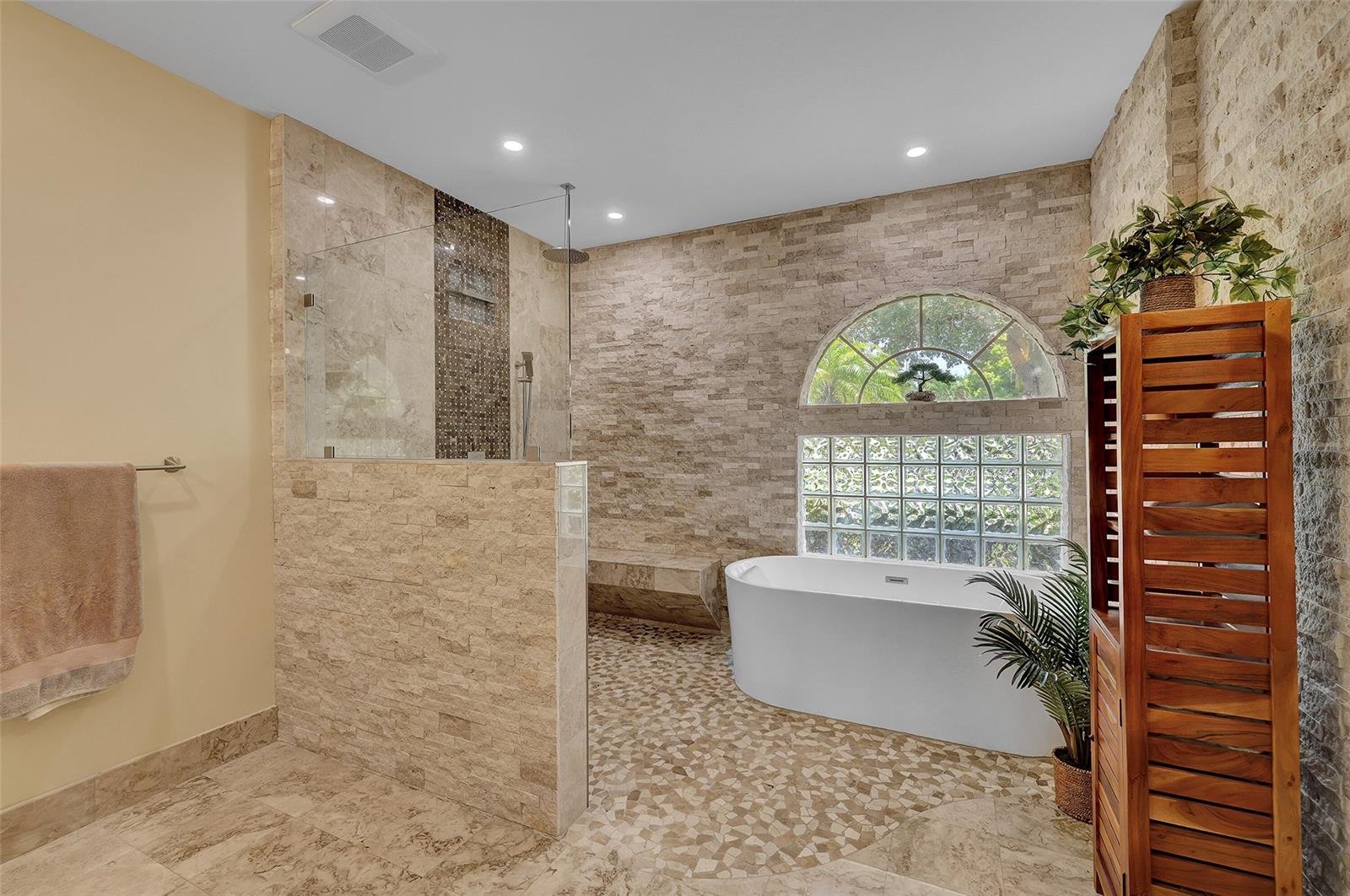 4995 NW 110th Ter CORAL SPRINGS, FL 33076