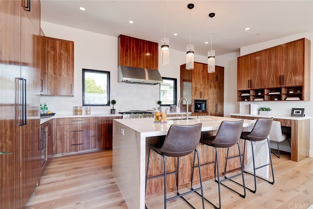 1705 Bayview Dr