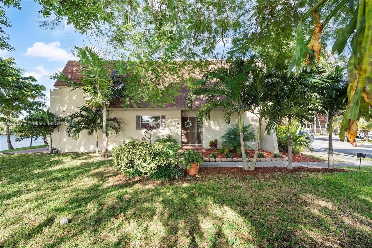 8980 Palm Tree Ln #8980