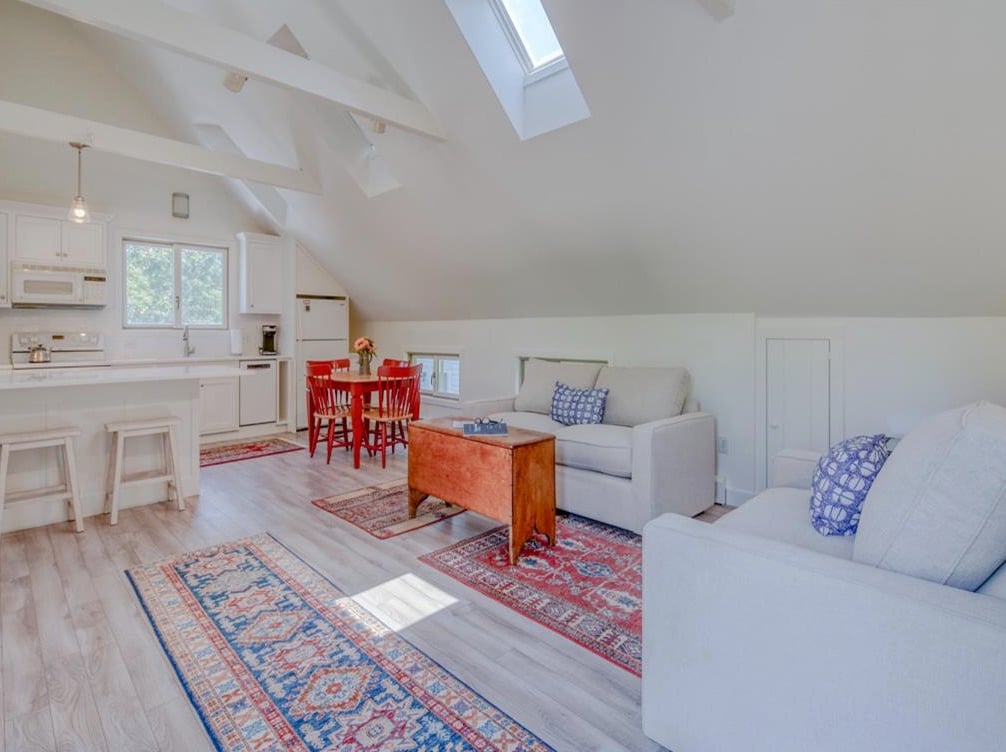 62 Schoolhouse Rd