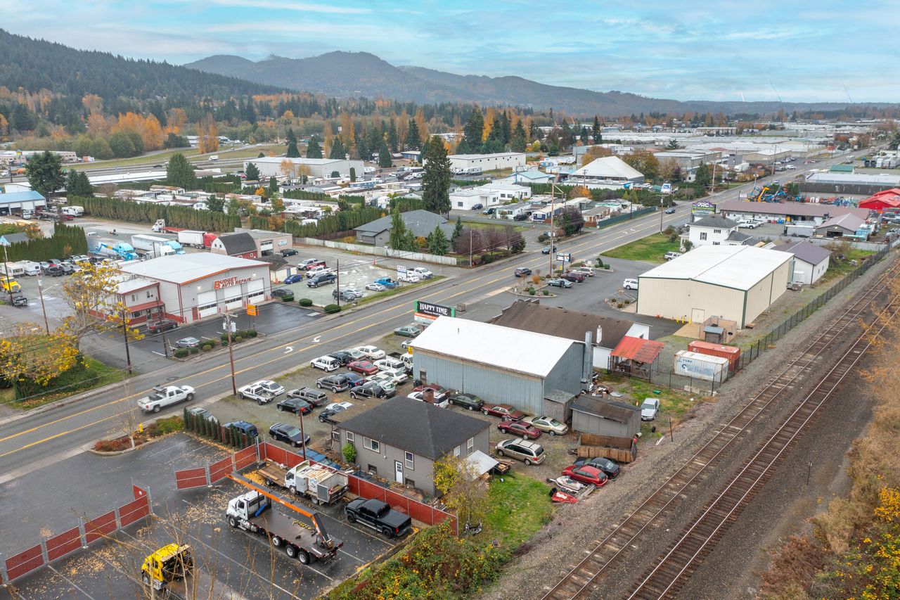 2401–2407 Old Hwy 99 S