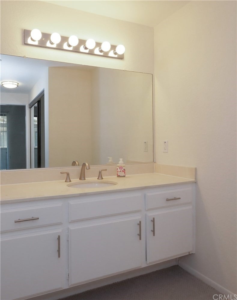 2563 Plaza Del Amo #204