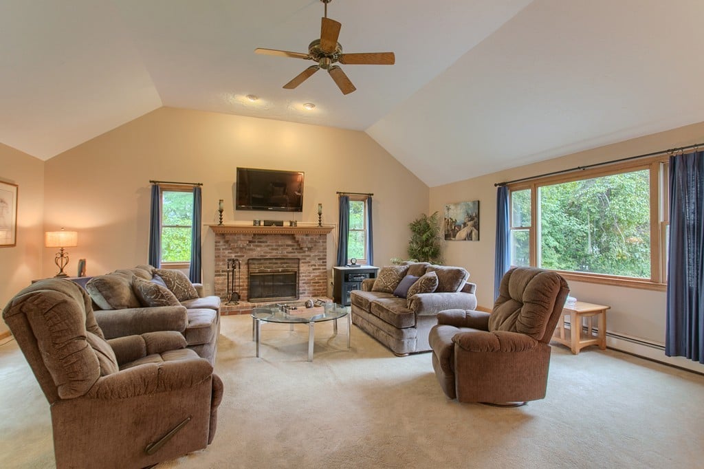 88 Spectacle Pond Rd