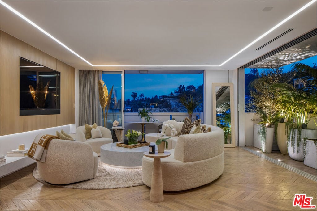 8787 Shoreham Drive 501