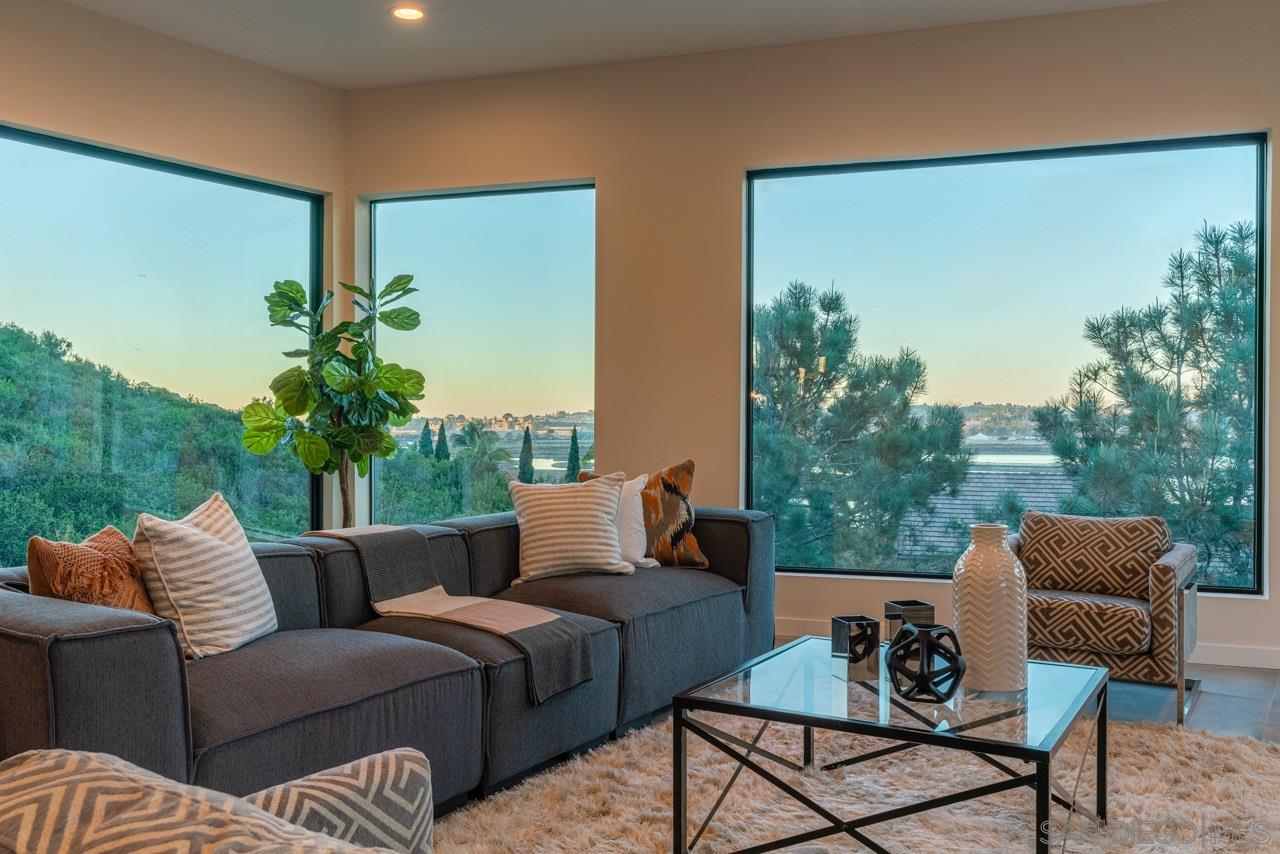 2829 Racetrack View Dr