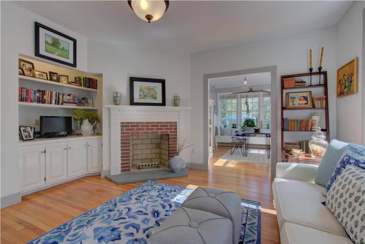 385 Central St