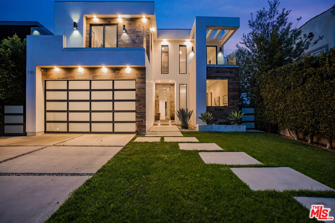 735 N Las Palmas Ave