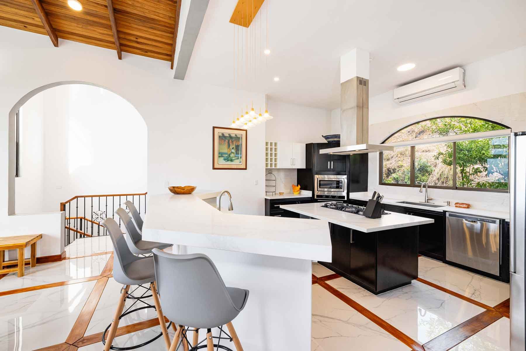 Casa Vista de Paraíso | Panoramic Ocean & Volcano Views in Exclusive Lomas del Mar