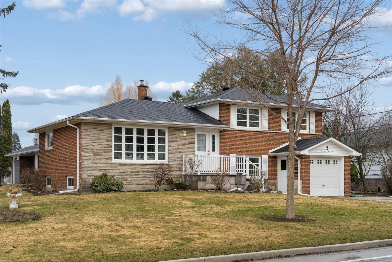 2 Valleycrest Ave