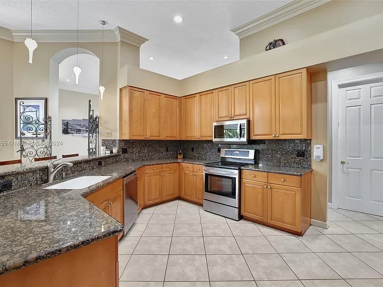 5 NW 108th Way