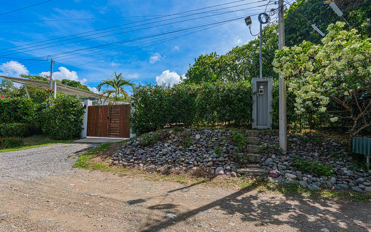 Home Near Downtown Uvita with Private Forest and Creek