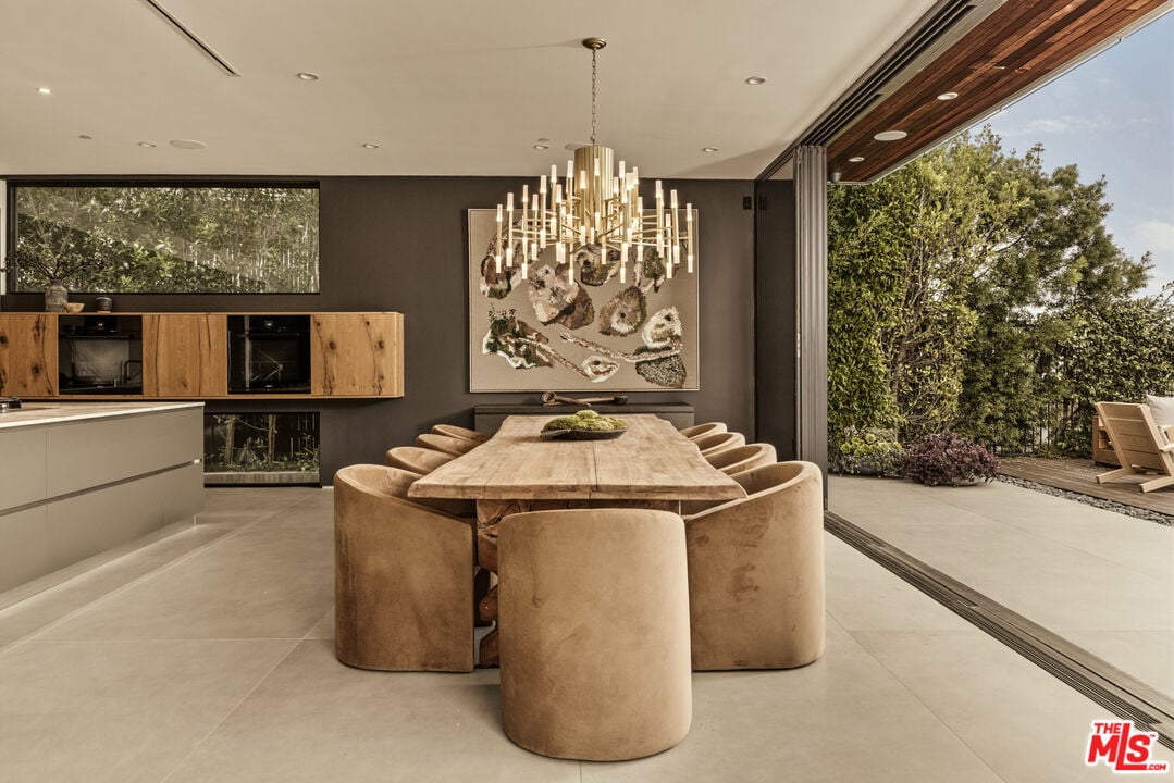 Aria Vista, Stradella Rd, 90077