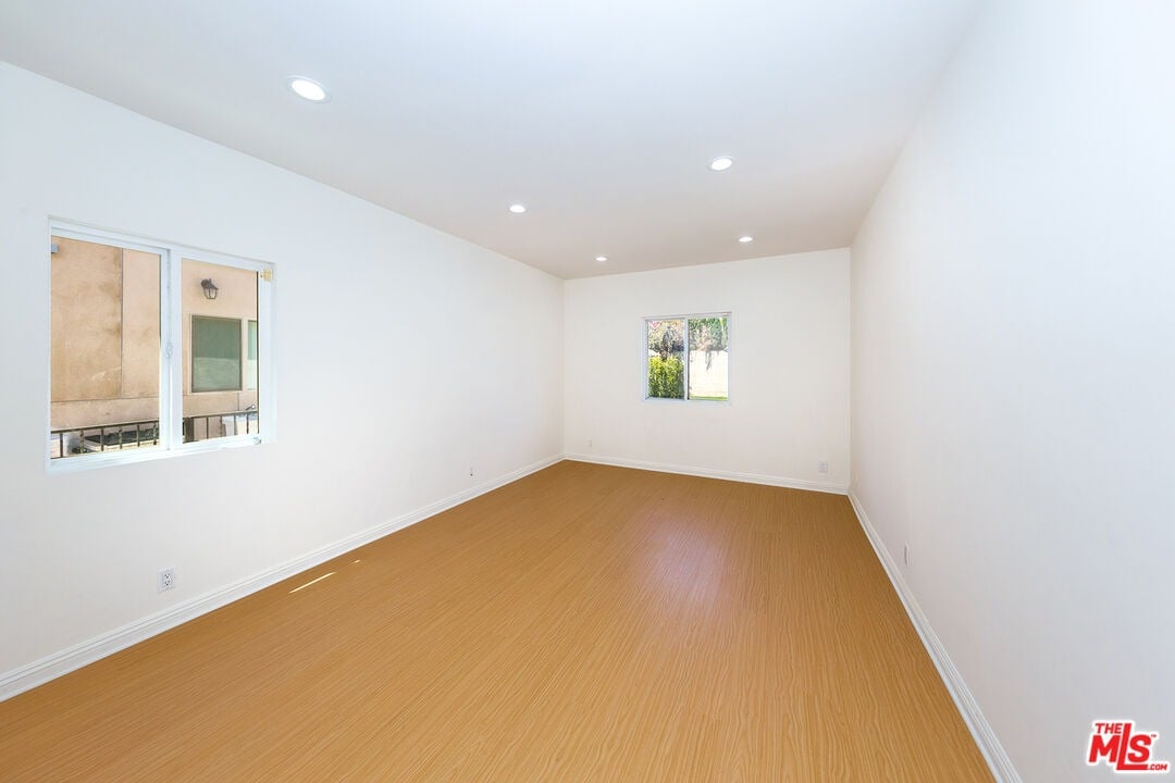 1105 S La Peer Dr
