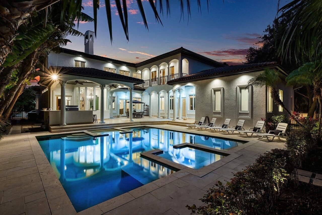 14 E Ocean Ave 