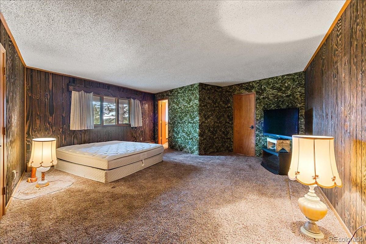 277 Hyland Dr