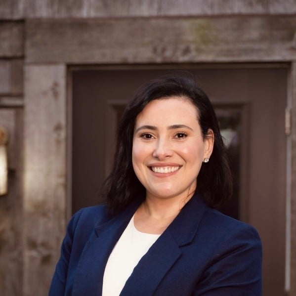 Barbara Ferreira Souza Cutchogue, NY Real Estate Agent Headshot