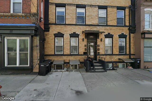 684 Summit Ave #4