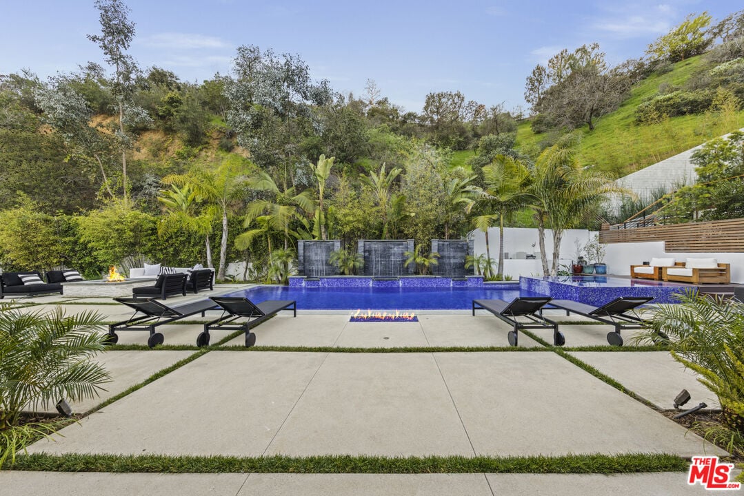  9586 Shirley Ln