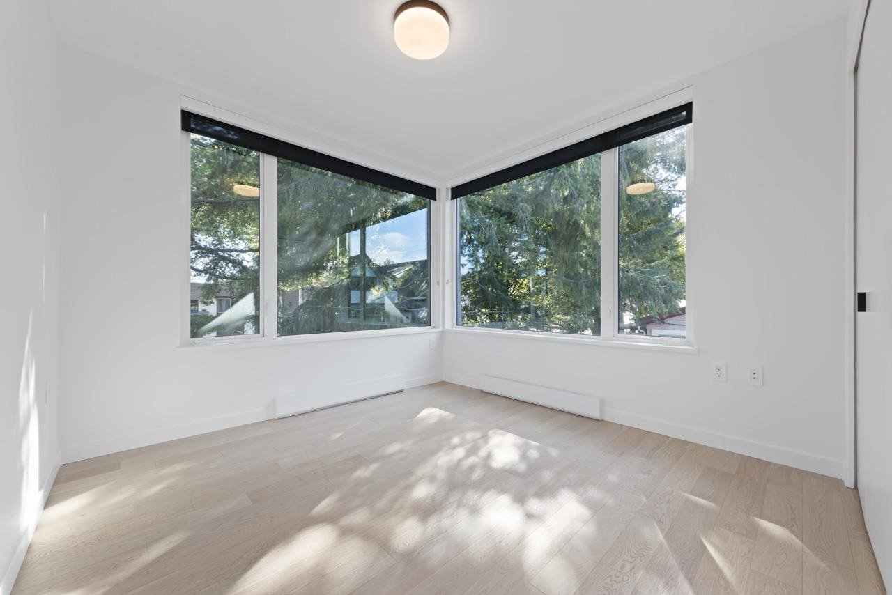 2113 Guelph St