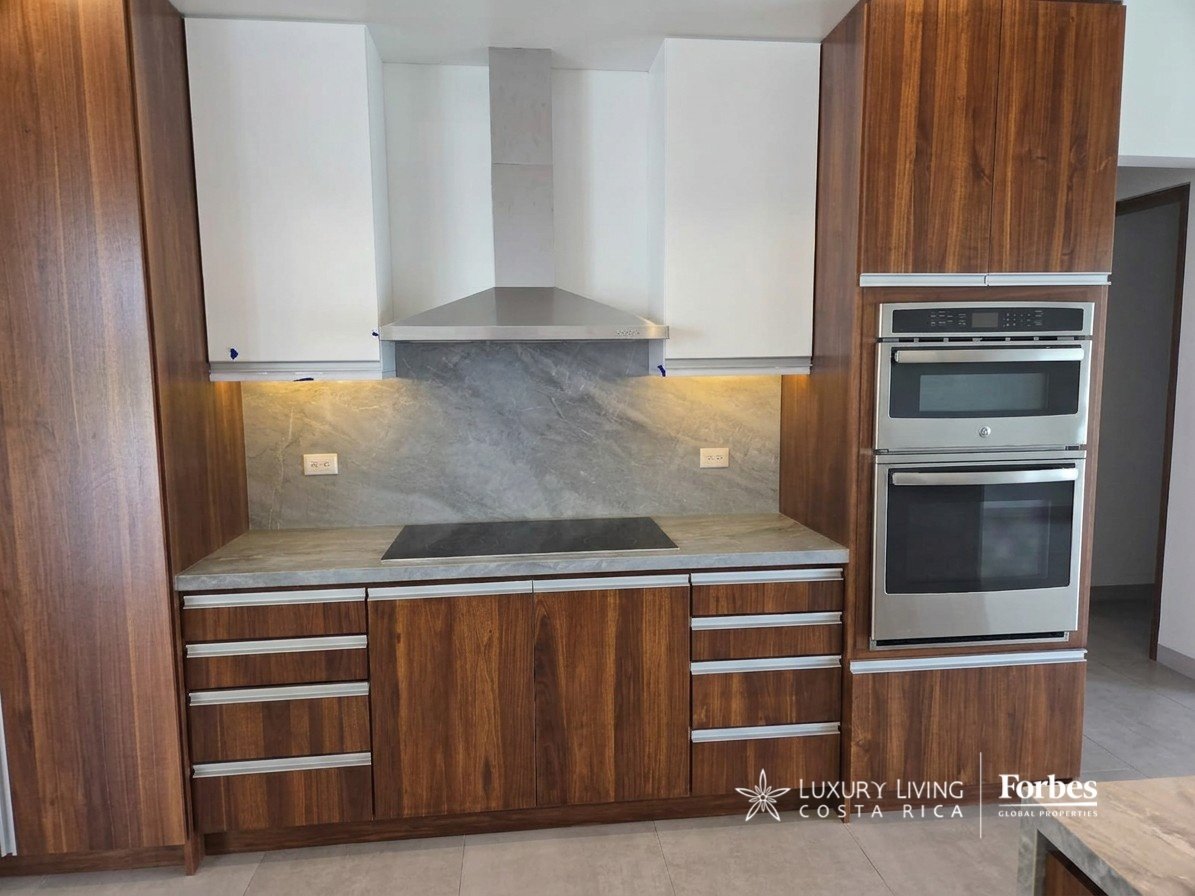 21578 - Contemporary residence with pool and jacuzzi in a gated community, Atenas