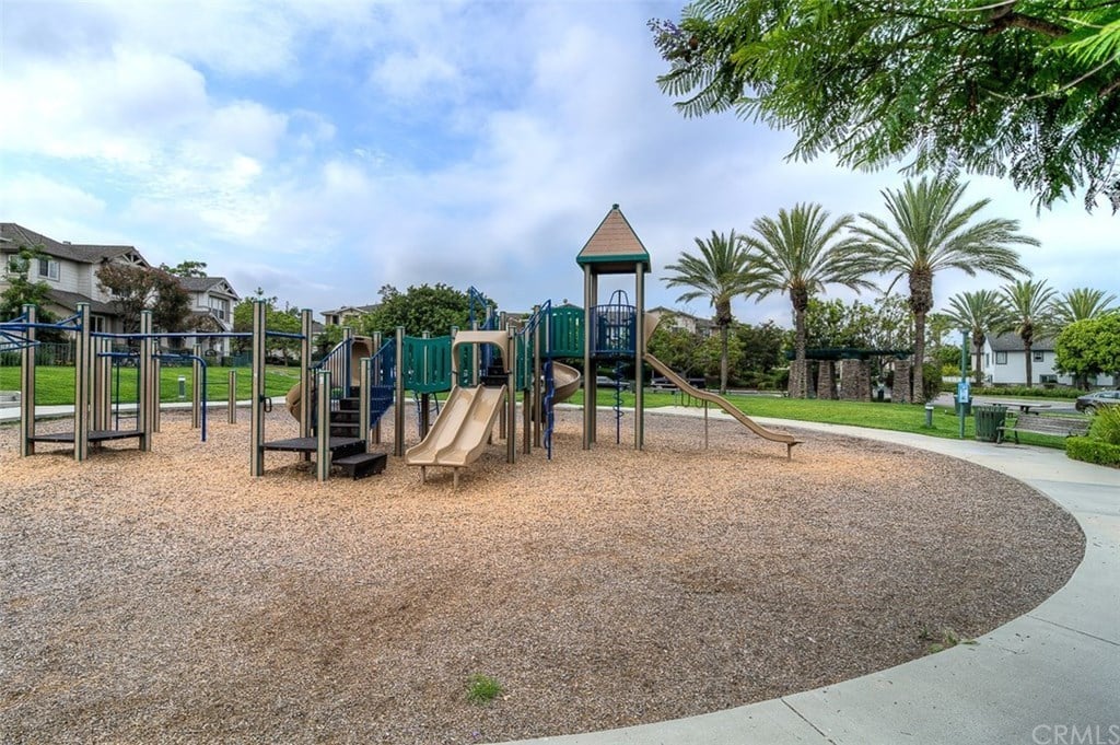 17544 Nutwood Dr