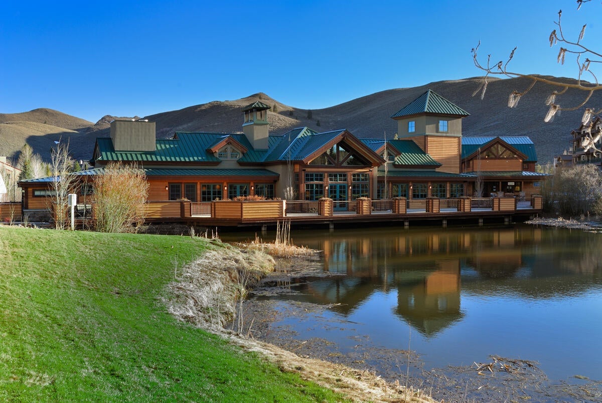 Elkhorn Inn