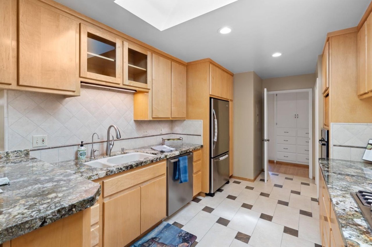299 Bayview Ave