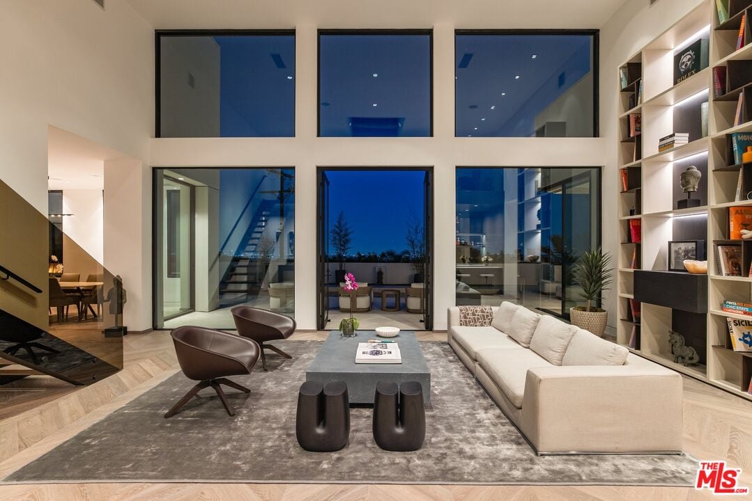 Monarch Crest, Sierra Mar Pl, 90069