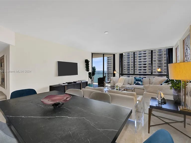 520 Brickell Key Dr #A1505