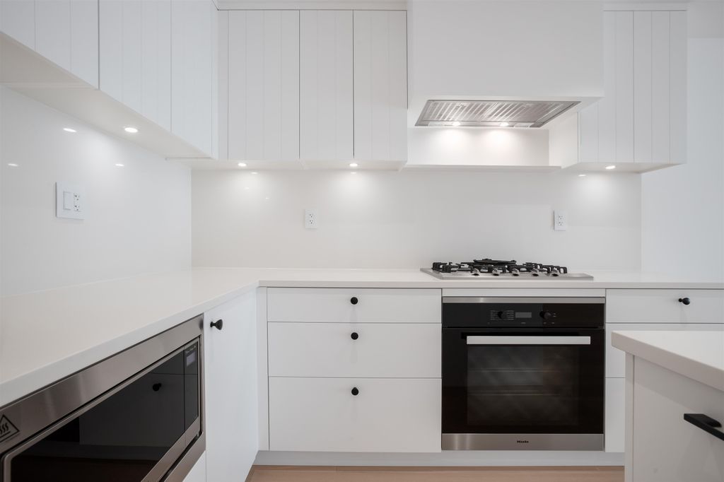 76 W King Edward Ave