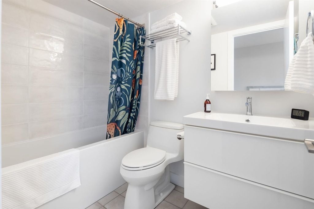 870 W 7th Ave, #1