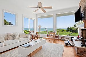 390 Old Montauk Highway, Montauk