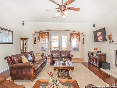 3927 Forsythia