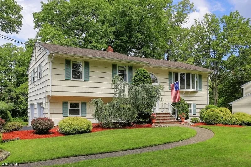 67 Victoria Dr